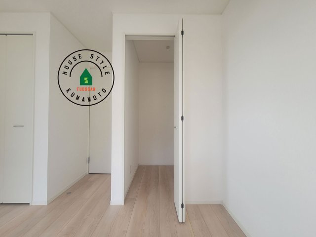 合志市幾久富第6-2棟（1号棟）の収納|洋服や大きな荷物が多い方や人数の多いご家族などは、一般的なクローゼットよりもウォークインクローゼットのほうが使い勝手が良いです。