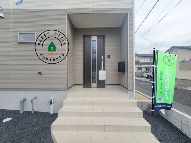 合志市幾久富第6-2棟（1号棟）の玄関|おでかけの時も帰った時も、「我が家」を最初に感じでもらえる素敵な空間に。