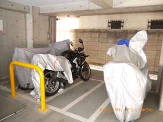 【その他共用部分】 | バイク置場も別に完備しています。