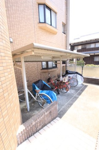 メゾンドームのその他共用部分|駐輪場に自転車も停められます♪