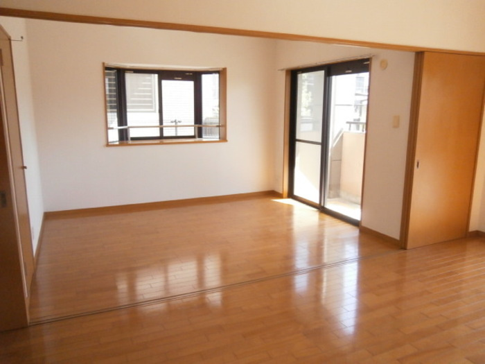 メゾンドームの寝室|風通しも良い寝室です☆