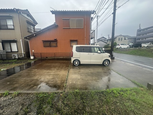 豊田市美里2丁目貸家の駐車場