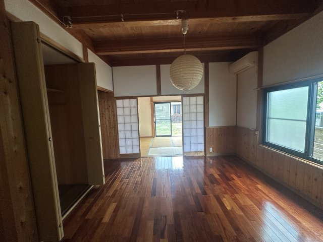 豊田市美里2丁目貸家の居間・リビング