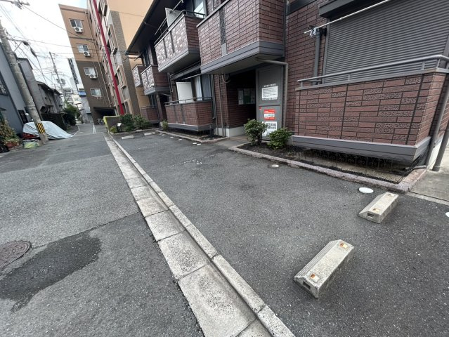 白樺ハイツの駐車場