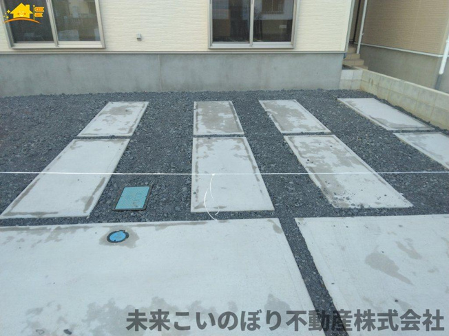 【駐車場】 | 駐車スペースはゆとりのある2台分確保されています。
車の運転が不安な方もゆっくり入出庫できるので安心です。