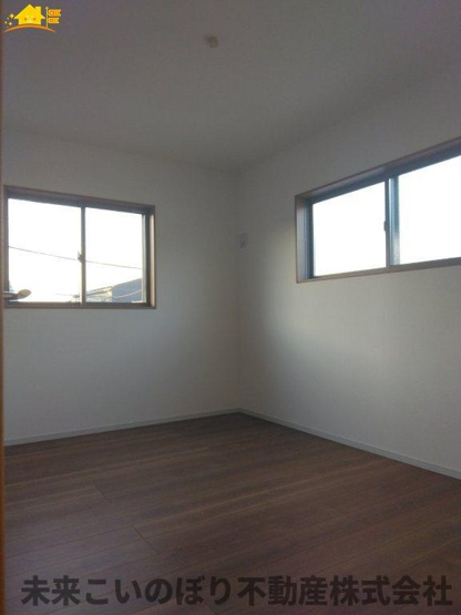 【子供部屋】 | 二面採光のお部屋で日当たり通風良好です！
収納も大きく過ごしやすいです。お子さんのお部屋にいかがでしょうか