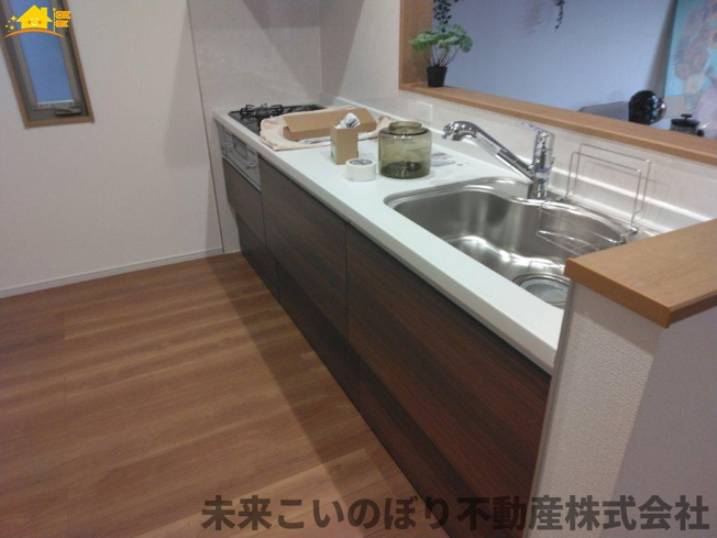 【キッチン】 | 対面キッチンならつくりたてのお料理をすぐに食卓へ♪配膳しながら調理ができるので調理スペースを広く使用でき、作業効率も上がります♪