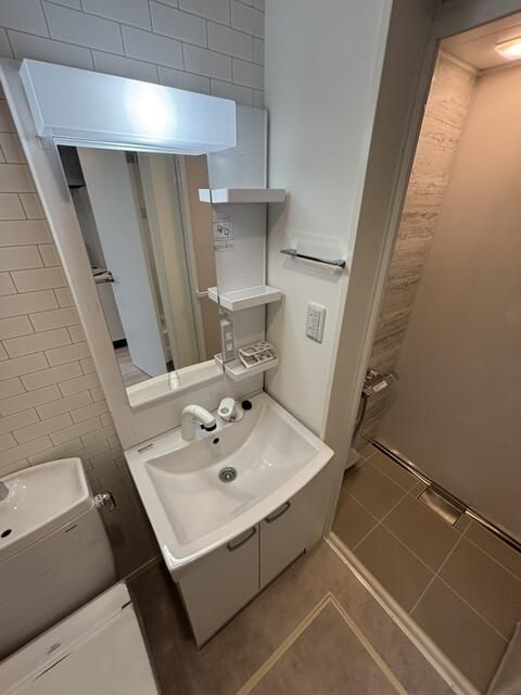 G BASE町屋WESTの洗面所