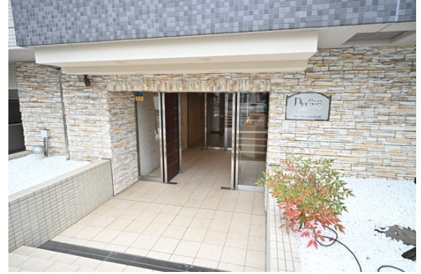 新宿区北新宿４丁目の賃貸マンションのエントランス|落ち着いたエントランスです