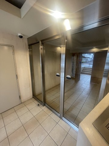 新宿区北新宿４丁目の賃貸マンションのロビー