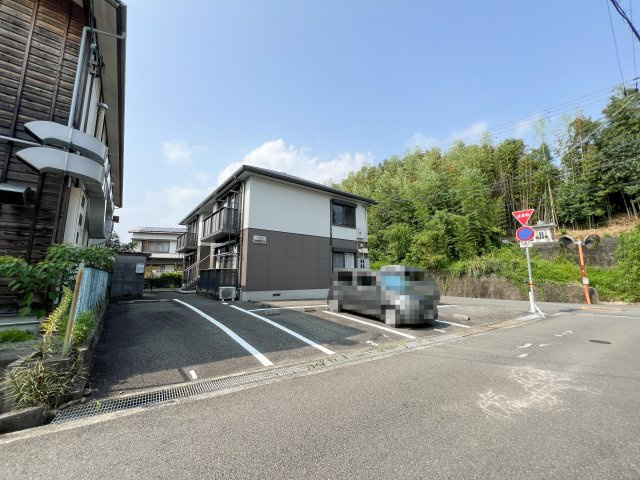 シャーメゾン神田の駐車場