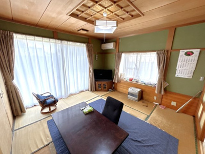 【和室】 | 和の余白で贅沢に暮らす家　熊本県菊池郡菊陽町 | 家族団らんを楽しむ和モダンな畳リビング。