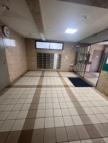 【ロビー】 | 藤和ハイタウン和白丘Ⅱ | 共用部分はスッキリとして清潔感があり、お住まいの方を気持ちよくお迎えします