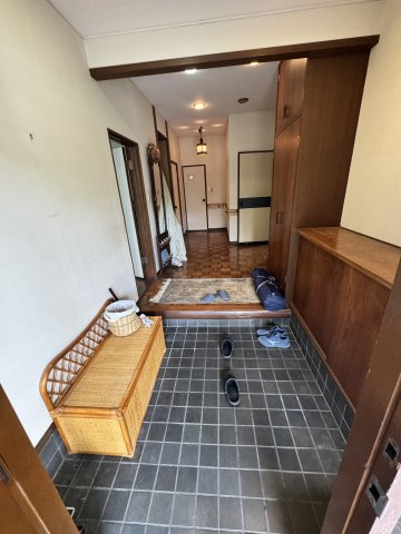 大神町4丁目貸家の玄関