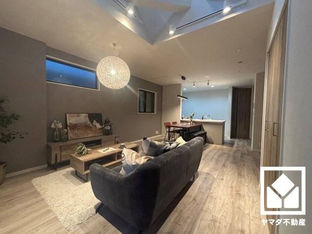 伏見区桃山井伊掃部東町　NO.2　B号棟の居間・リビング