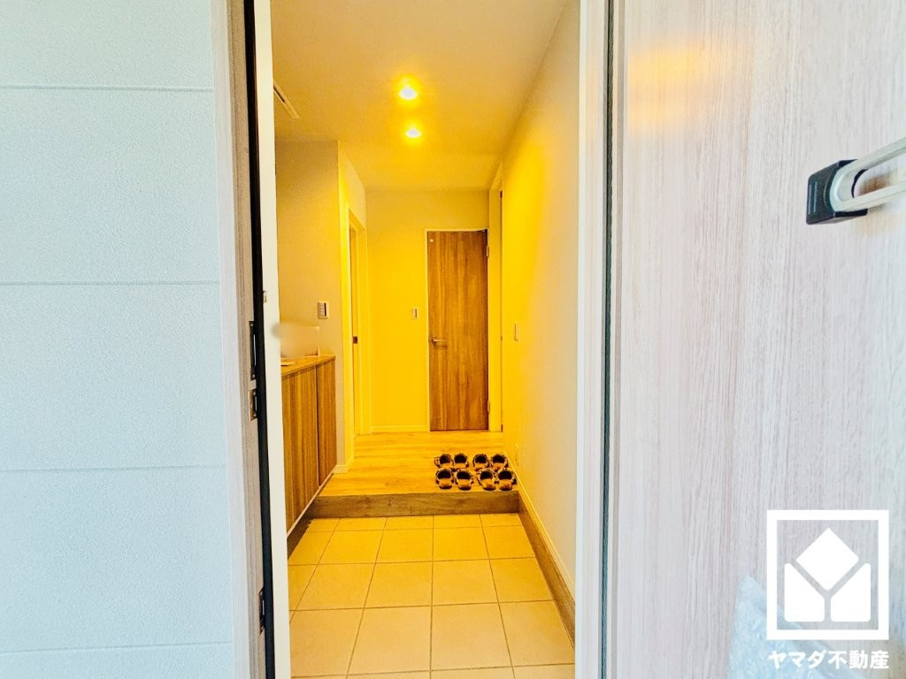 伏見区桃山井伊掃部東町　NO.2　B号棟の玄関