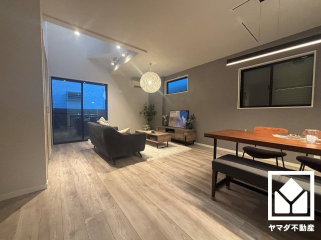 伏見区桃山井伊掃部東町　NO.2　B号棟の居間・リビング