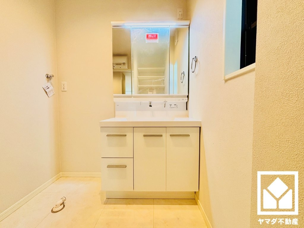 伏見区桃山井伊掃部東町　NO.2　B号棟の独立洗面台