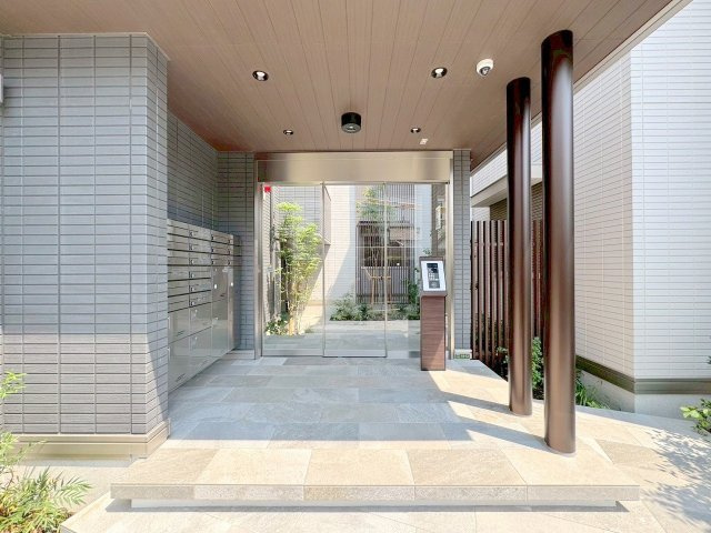 D-ROOM上新庄南口のエントランス