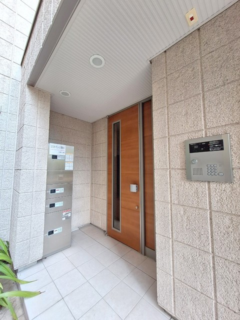 エクスガーデンＨＳのエントランス|★宅配ＢＯＸとオートロック付きエントランス★