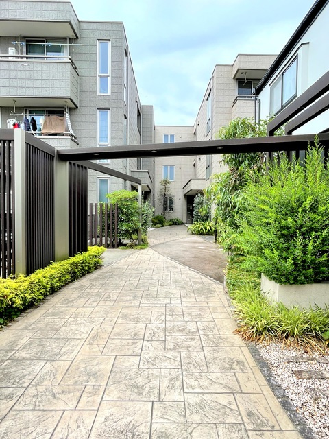 エクスガーデンＨＳのロビー|★きれいなアプローチ★