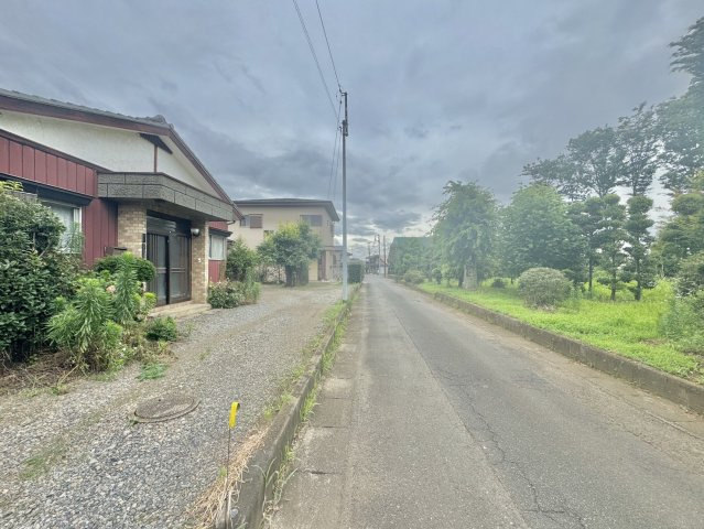 常総市豊岡町中古戸建の前面道路含む現地写真