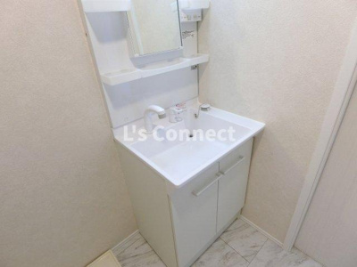 【洗面所】 | フォルーナⅤ | 朝の支度もスムーズな独立洗面台。