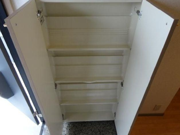 アルカンシェルの玄関|☆玄関にシューズボックス付きです。☆