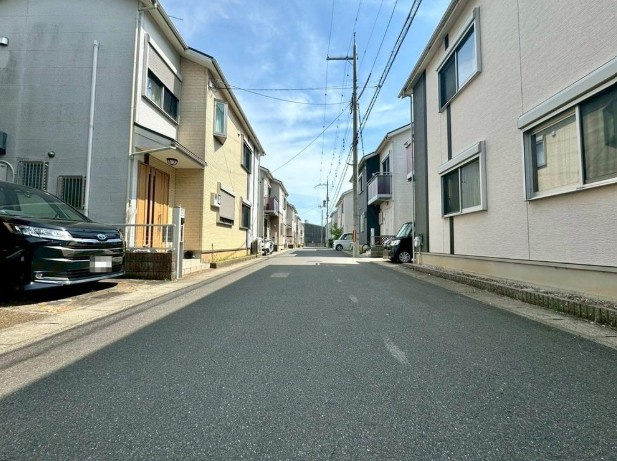 伏見区久我石原町の前面道路含む現地写真