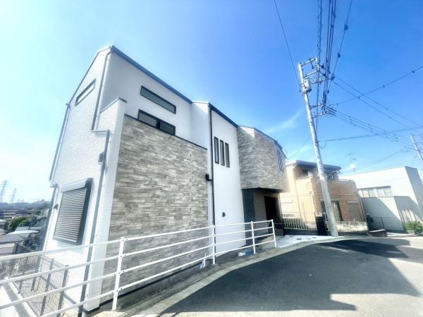 横浜市戸塚区矢部町の新築一戸建の外観|堂々と完成しました！いつでもご案内可能です！
お車でご自宅まで送迎承ります。