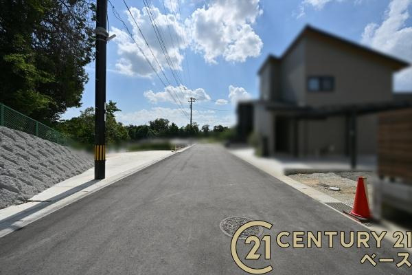 リーブルガーデン赤膚町 ２号棟 ／新築一戸建の前面道路含む現地写真|■現地撮影写真■コンビニが徒歩圏内に近接しています。