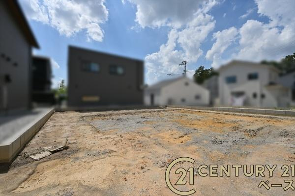 リーブルガーデン赤膚町 ２号棟 ／新築一戸建の外観|■現地撮影写真■耐震等級３の地震に強安心の邸宅！雨で汚れを洗い流してくれるセルフクリーニング機能付き外壁！お気軽にお問い合わせください！