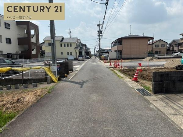 岡崎市北野町字西山の売地の前面道路含む現地写真
