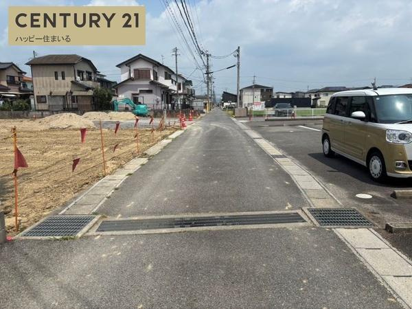 岡崎市北野町字西山の売地の前面道路含む現地写真