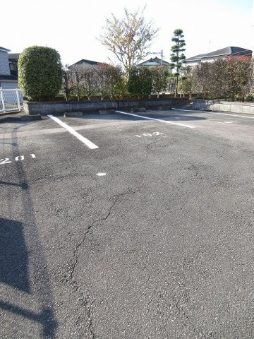 クレストール諏訪前の駐車場