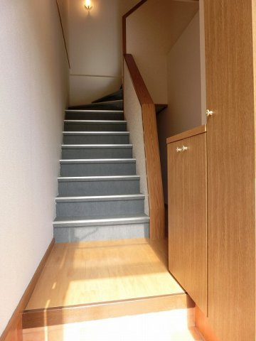 クレストール諏訪前の玄関