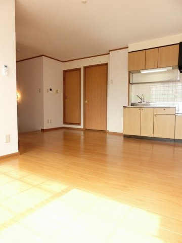 クレストール諏訪前の居間・リビング