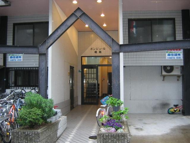 【エントランス】 | ボンジュール磯路 | ゆとりのあるエントランスです