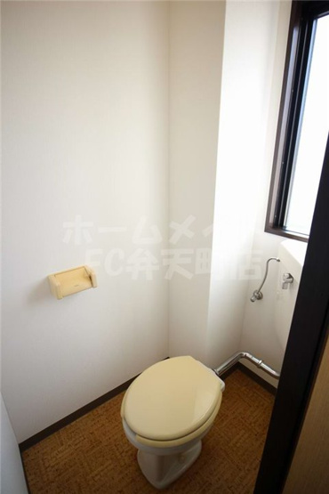 【トイレ】 | ボンジュール磯路 | 清潔感のあるトイレです