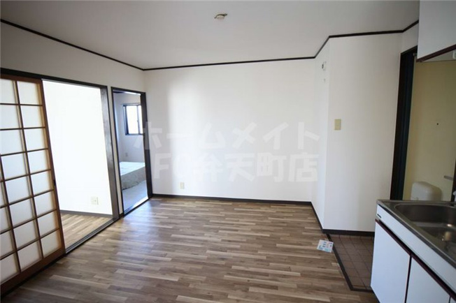 【居間・リビング】 | ボンジュール磯路 | 使いやすい居間です