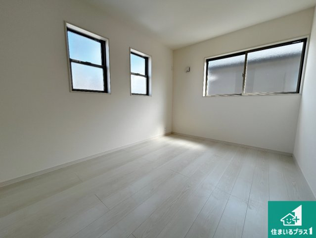 堺市南区槇塚台　第6期　新築一戸建ての洋室|シンプルな洋室は、自分好みのインテリアが楽しめます♪ご家族とインテリアや家具を選びに行くのは新築購入時の醍醐味の一つです。ぜひお楽しみください♪