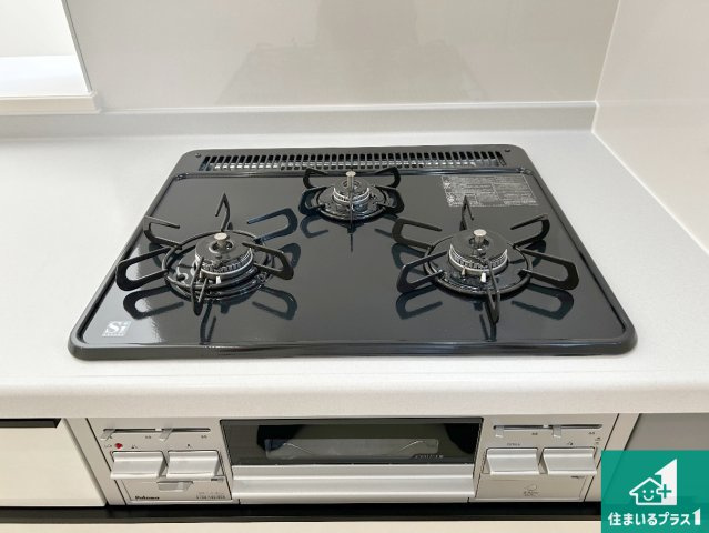 堺市南区槇塚台　第6期　新築一戸建ての設備|ダブル高火力Ｓｉセンサー付きコンロ！３口あるので、まとめて料理をする時も大活躍！