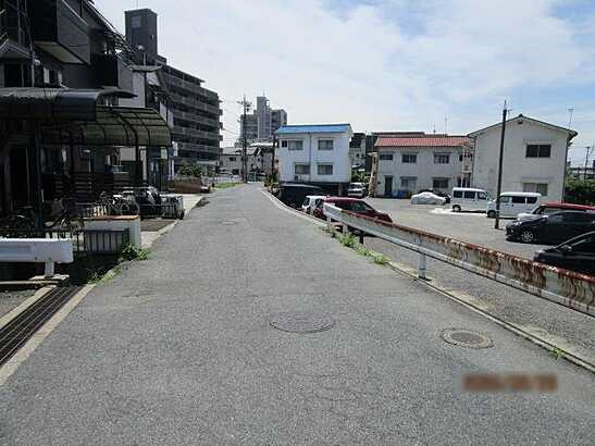 【前面道路含む現地写真】