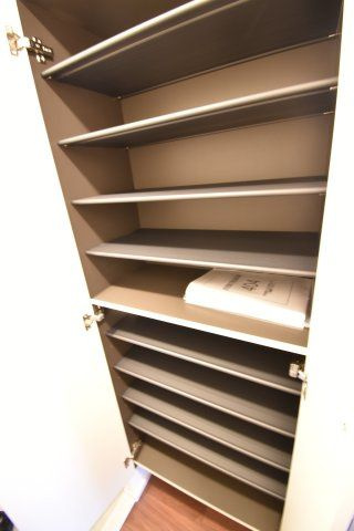 リアライズ長居公園通の玄関