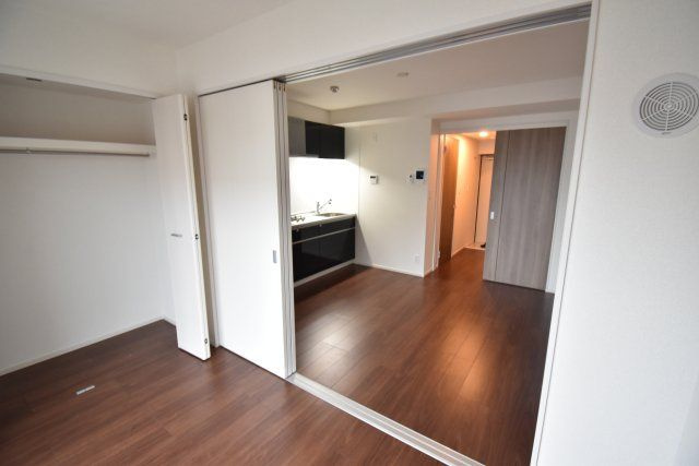 リアライズ長居公園通の洋室