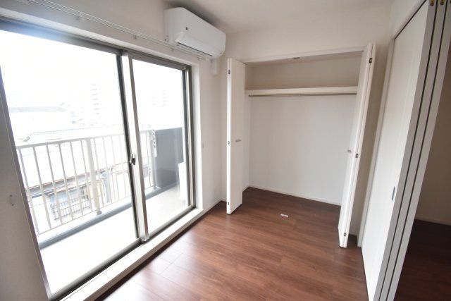 リアライズ長居公園通の寝室