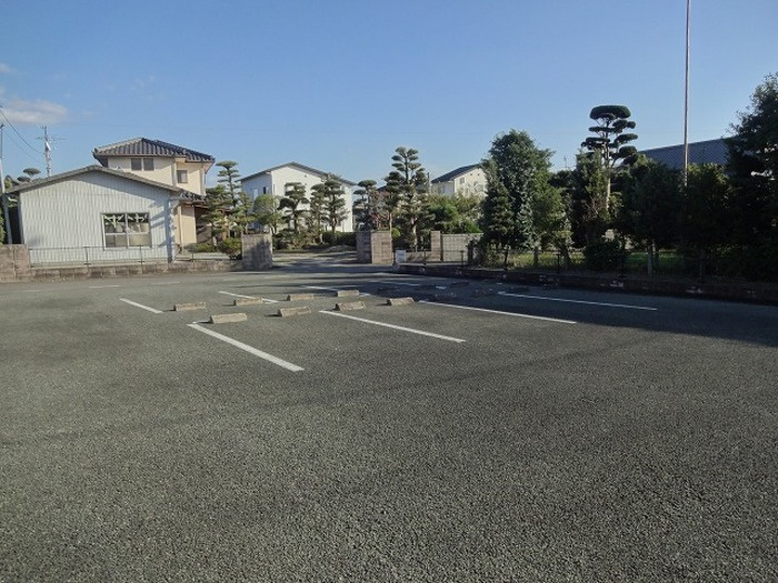 熊本市南区八分字町のアパートの駐車場