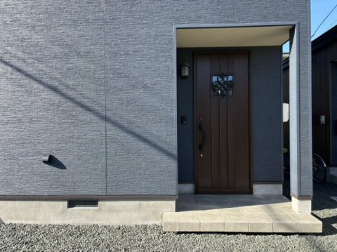 北見市西富町２丁目７番８号　新築戸建ての玄関