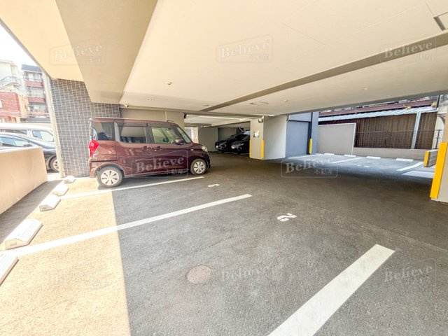 AZUR日吉町の駐車場|駐車スペースもあります♪