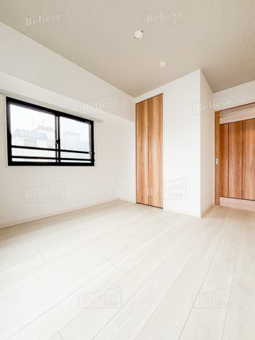 AZUR日吉町の寝室|クローゼット付きの寝室です☆